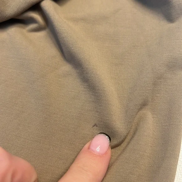 11. NWT SKIMS SOFT SMOOTHING THONG BODYSUIT DESERT - Picture 4 of 7